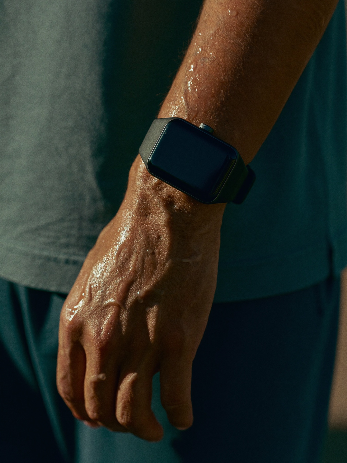 Athlete beim Training mit der Apple Watch am Handgelenk